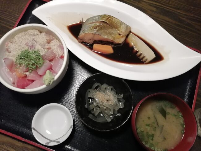 博多魚がしMIX丼＋一品料理1130円